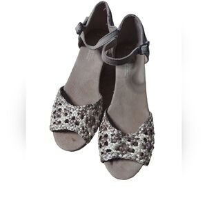 8.5 Toms toupe and cream